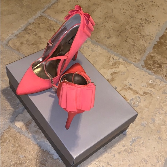 Beautiful bow heels - Picture 2 of 5